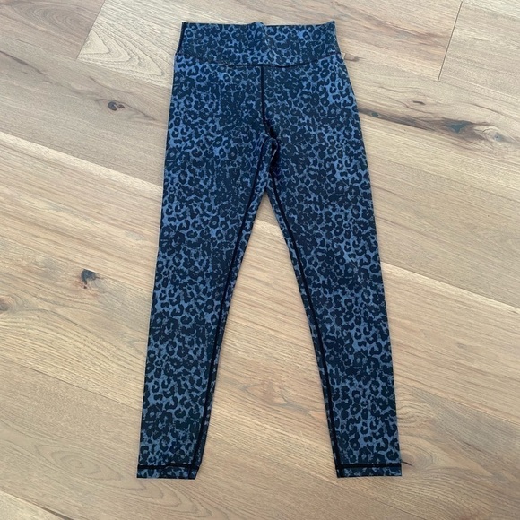 ZYIA Pants - Zyia Active Womens Navy Leopard Print Athletic Workout Cropped Leggings Sz 6/8